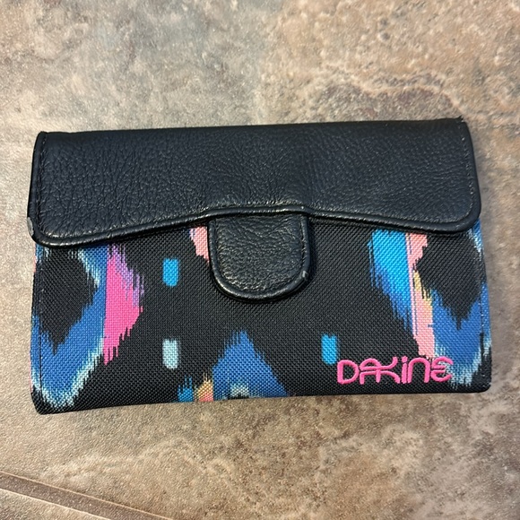 Dakine belt bag + wallet matching set! - Picture 5 of 7